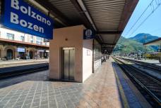 Bahnhof Bozen: Aufzug zum Bahnsteig 3+4